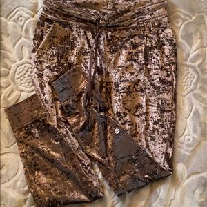 Lululemon velvet jogger